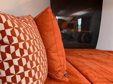 essence 33 interior 7f
